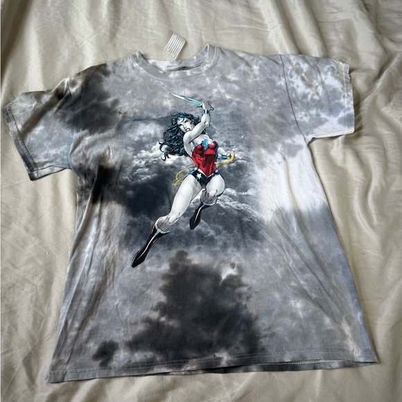 Tops - NWT Wonder Woman Gray Tie Dye T-Shirt Size Medium Unisex Graphic Tee